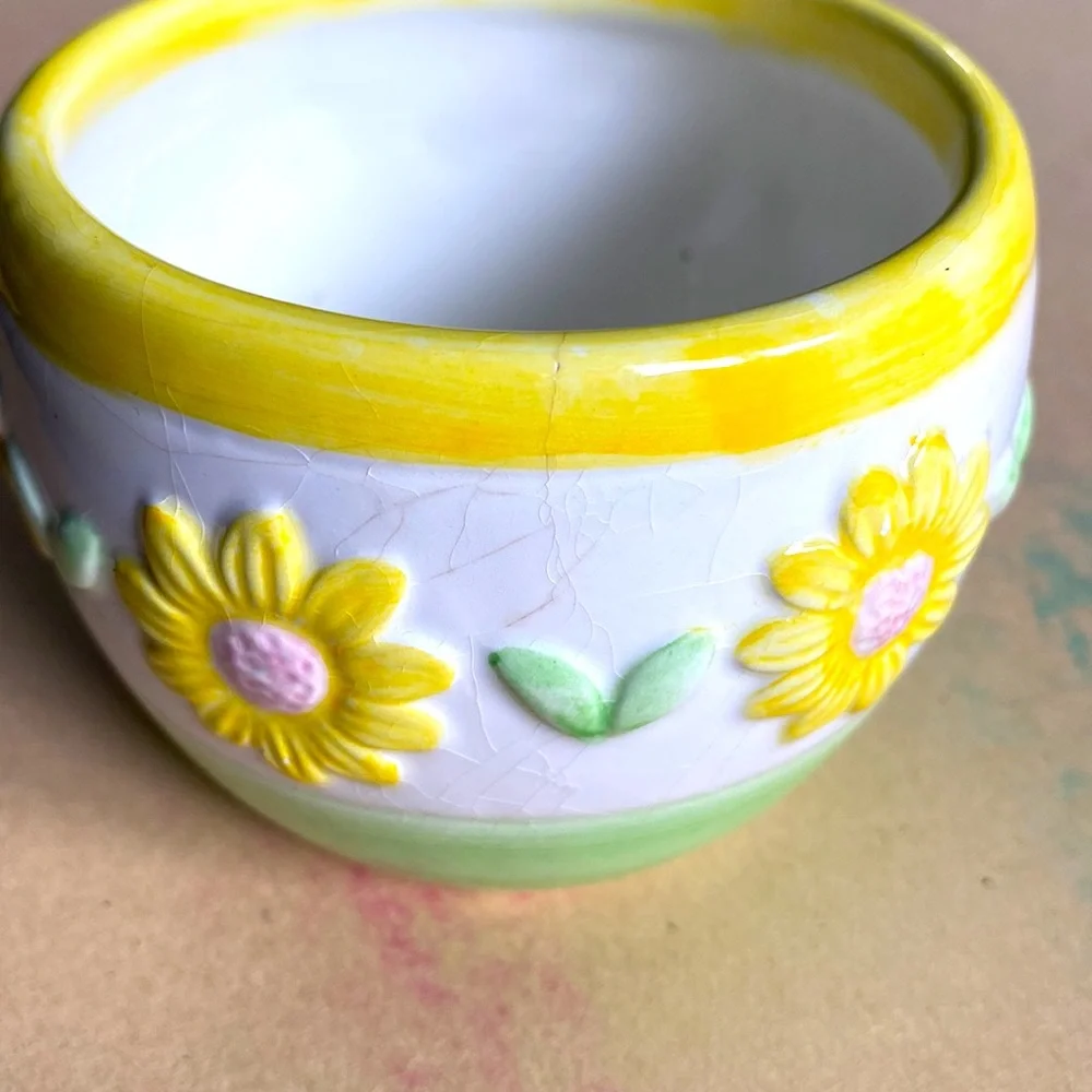 Vintage Sunflowers Design Sugar Bowl or Vase Small Size Beautiful Home Addition! - Picture 4 of 8